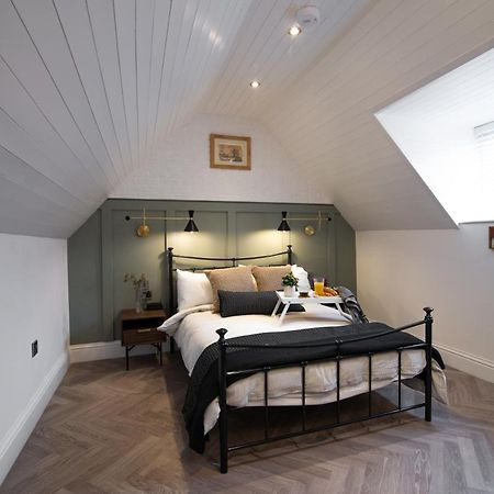 Modern Finish To A Historic Brewers House, Derby Villa Екстериор снимка