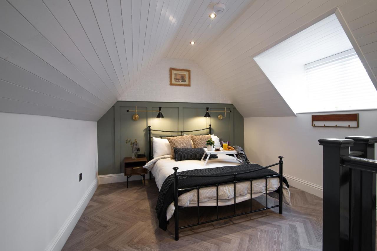 Modern Finish To A Historic Brewers House, Derby Villa Екстериор снимка